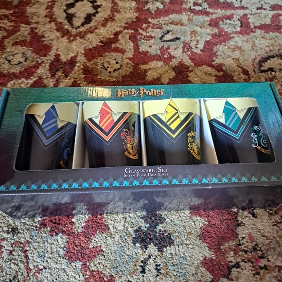NIB Harry Potter Crested Glassware Set of 4 - Picture 5 of 13
